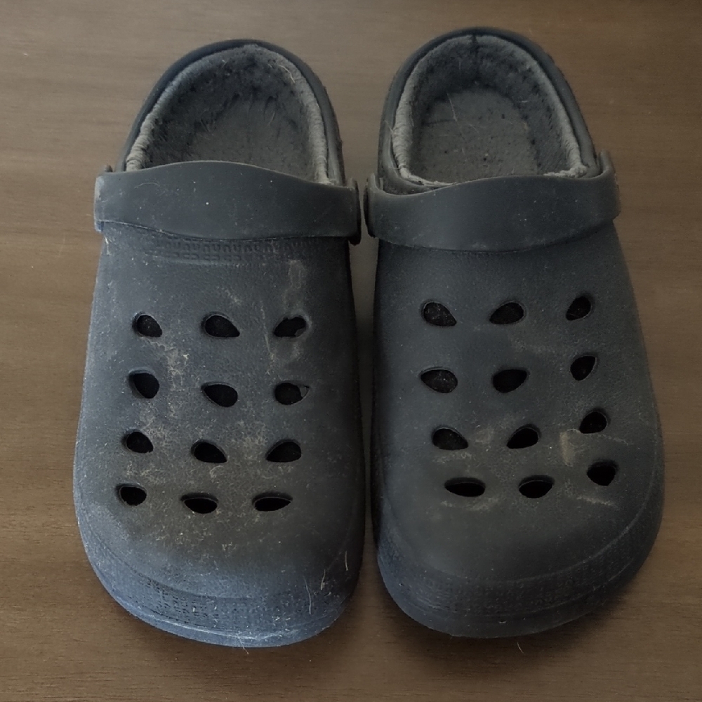 🎉 4 for $10 Item: Off Brand Croc Style Shoes
